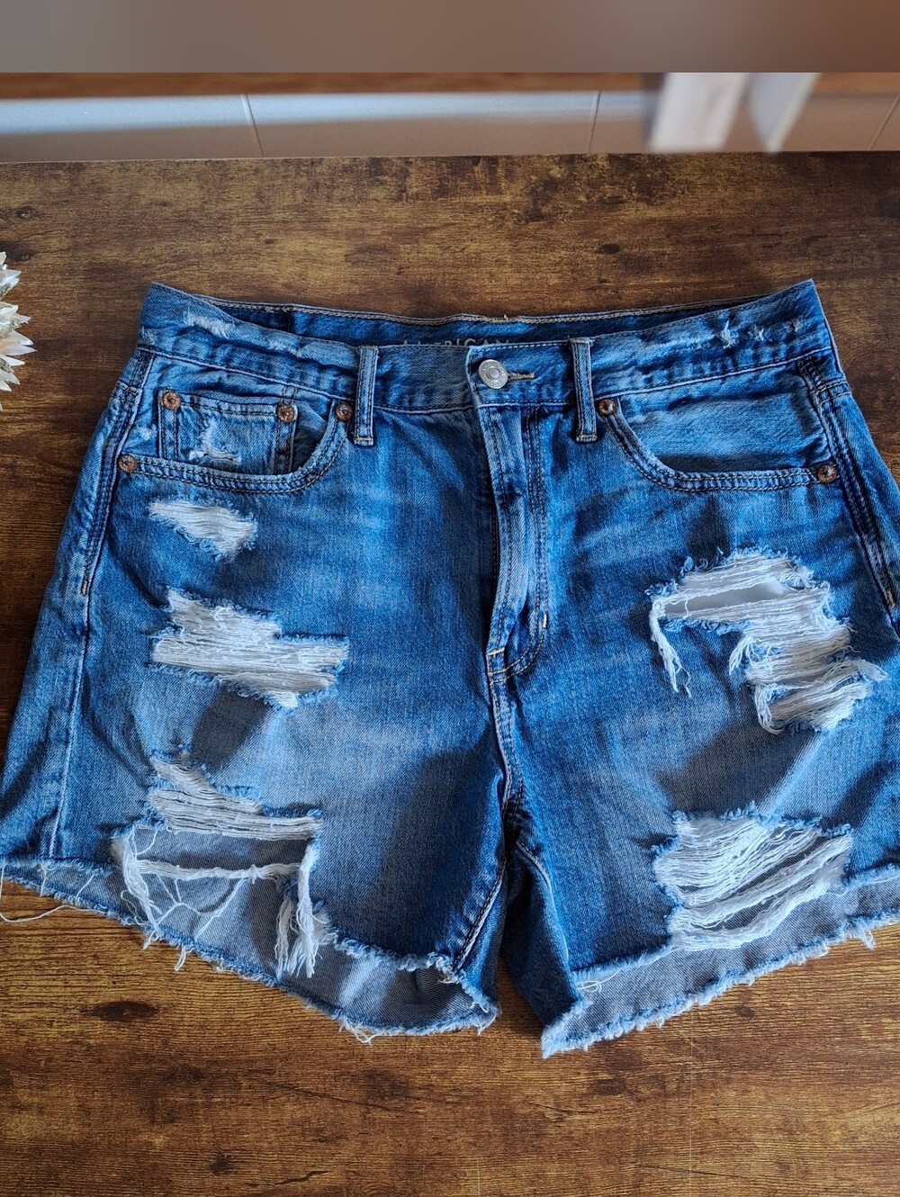 American Eagle Distressed Blue Denim Jean Womens Size 4 90s Boyfriend Short